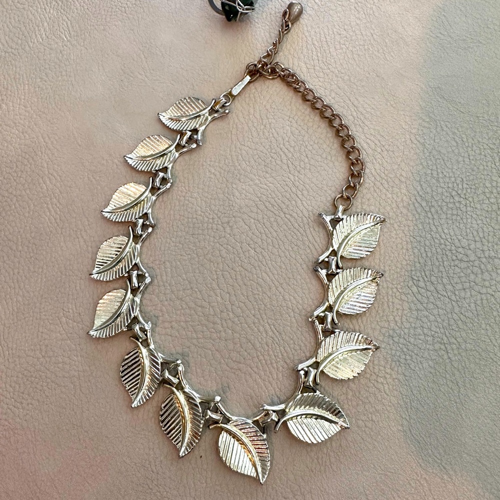 Vintage silver plated leaf necklace!